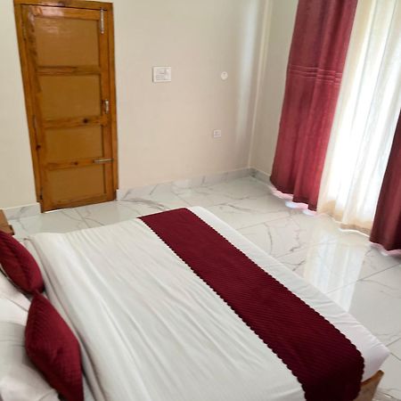 Himalayan Hill Top Resort Канатал Екстериор снимка