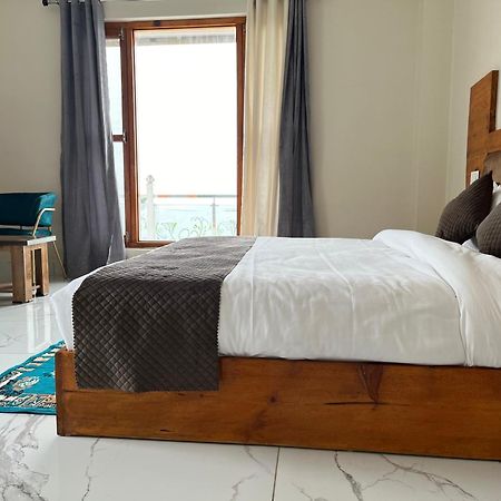 Himalayan Hill Top Resort Канатал Екстериор снимка