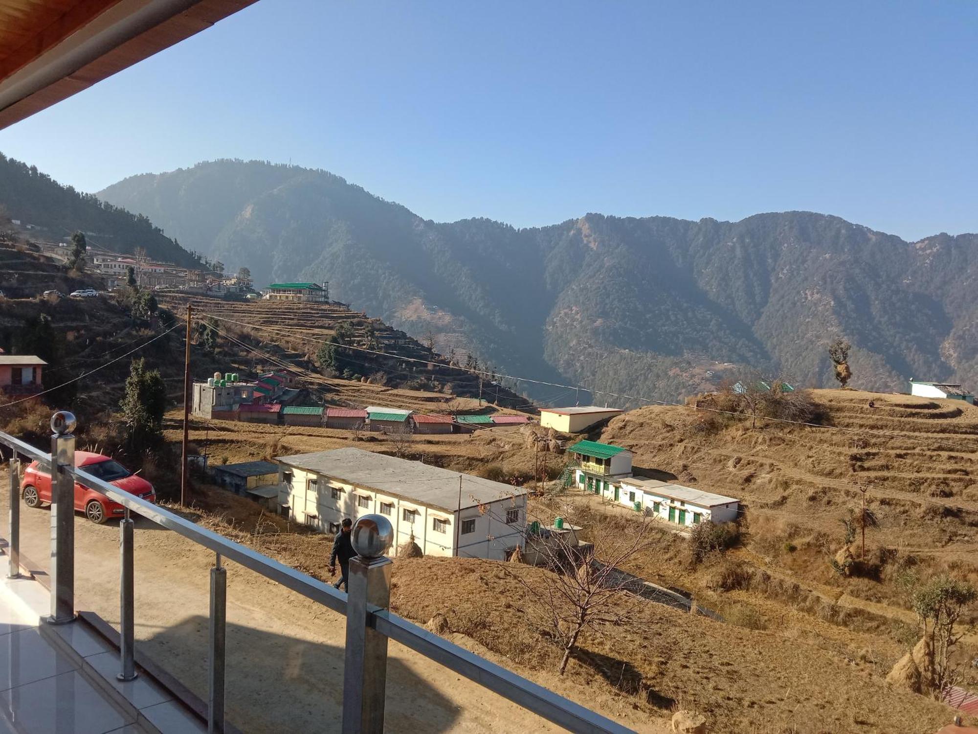 Himalayan Hill Top Resort Канатал Екстериор снимка
