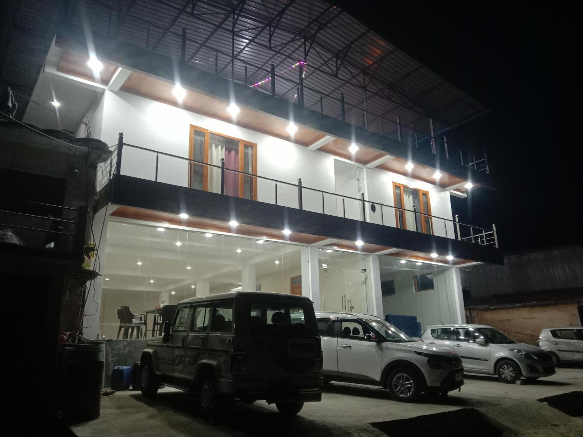Himalayan Hill Top Resort Канатал Екстериор снимка