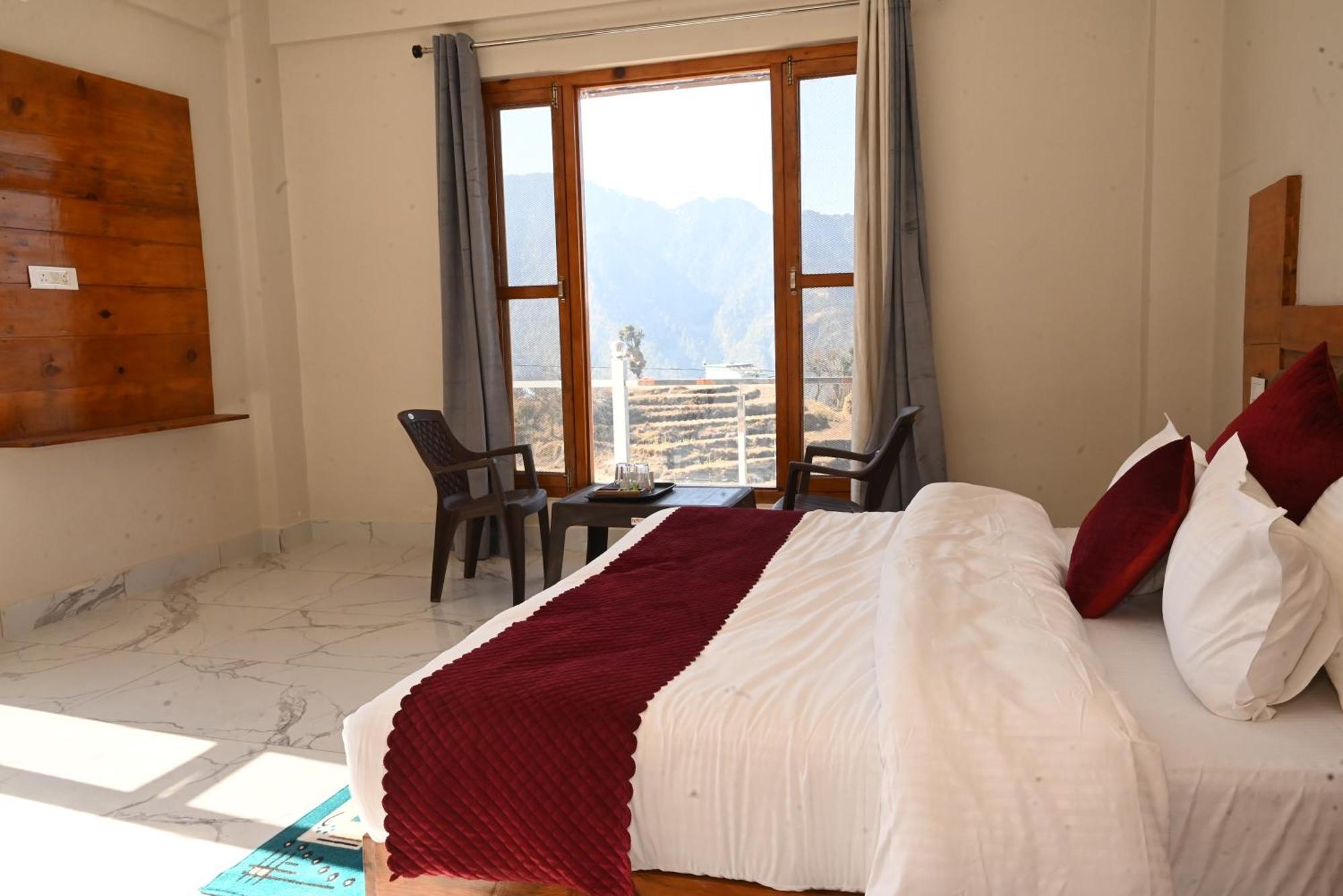Himalayan Hill Top Resort Канатал Екстериор снимка