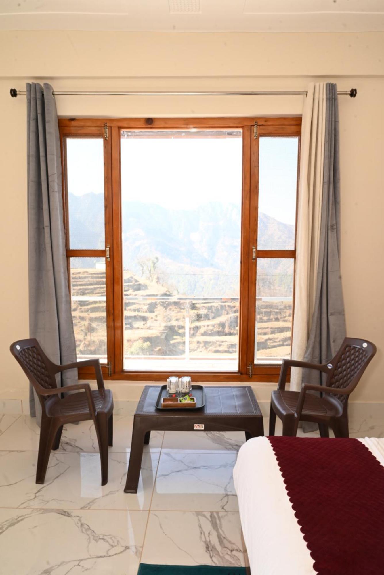 Himalayan Hill Top Resort Канатал Екстериор снимка