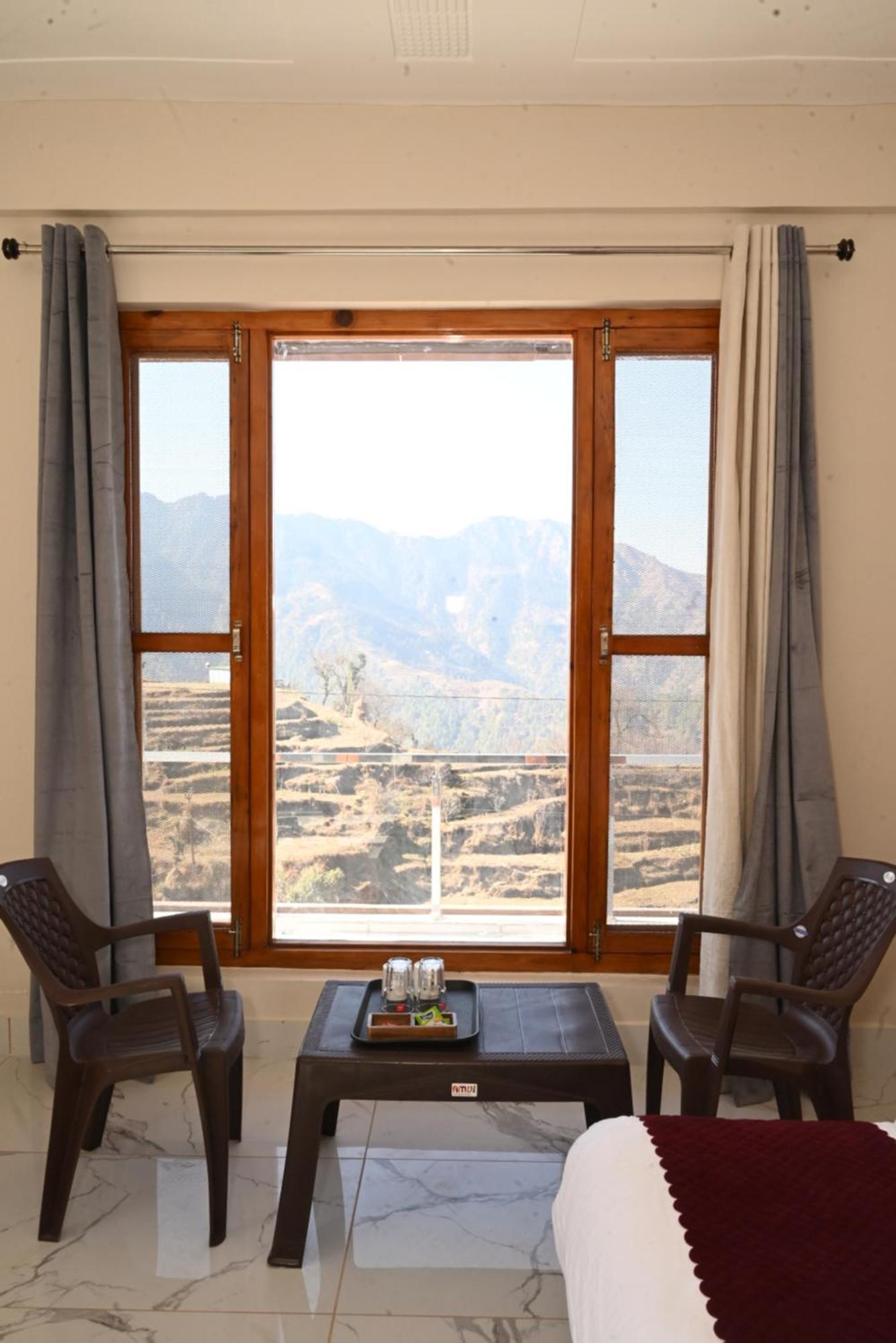 Himalayan Hill Top Resort Канатал Екстериор снимка