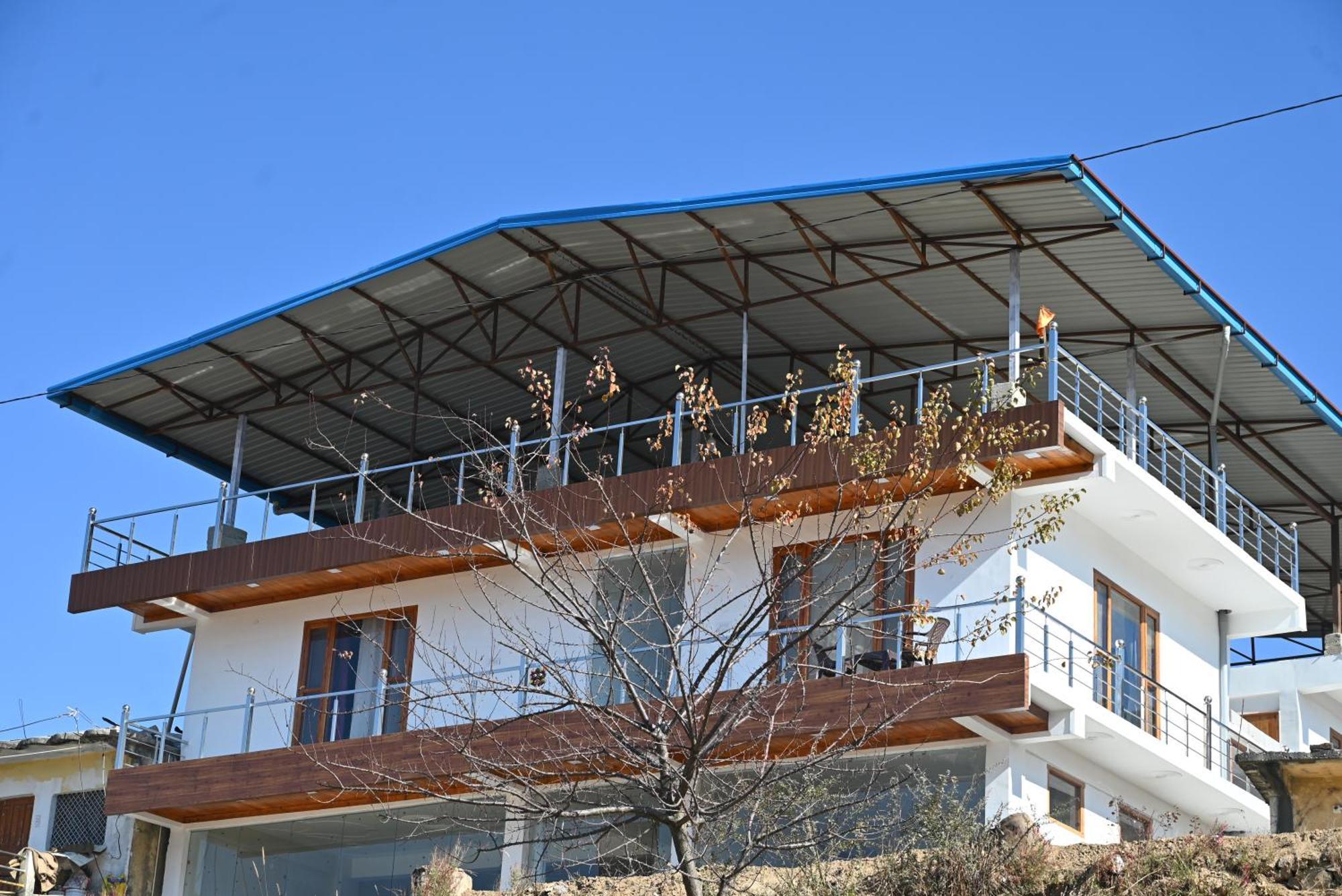 Himalayan Hill Top Resort Канатал Екстериор снимка