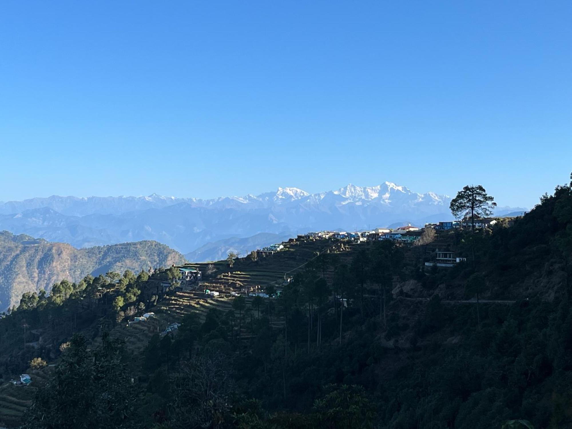 Himalayan Hill Top Resort Канатал Екстериор снимка