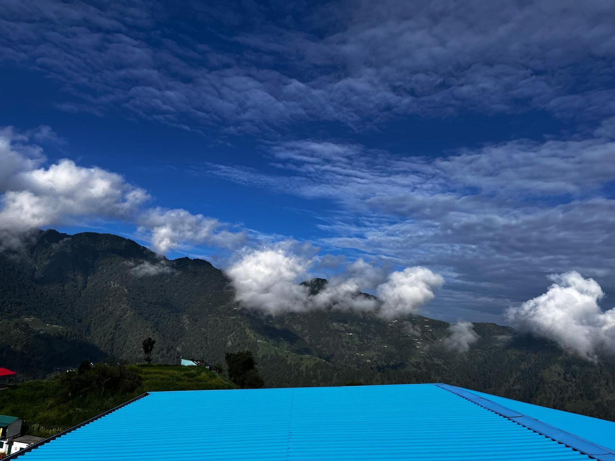 Himalayan Hill Top Resort Канатал Екстериор снимка