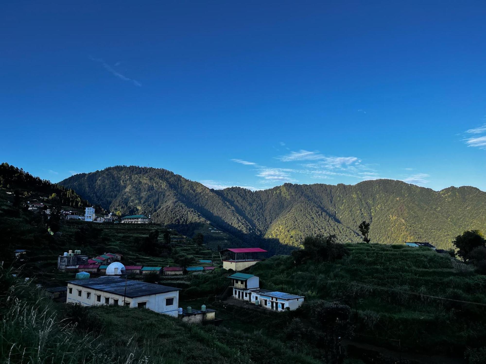 Himalayan Hill Top Resort Канатал Екстериор снимка