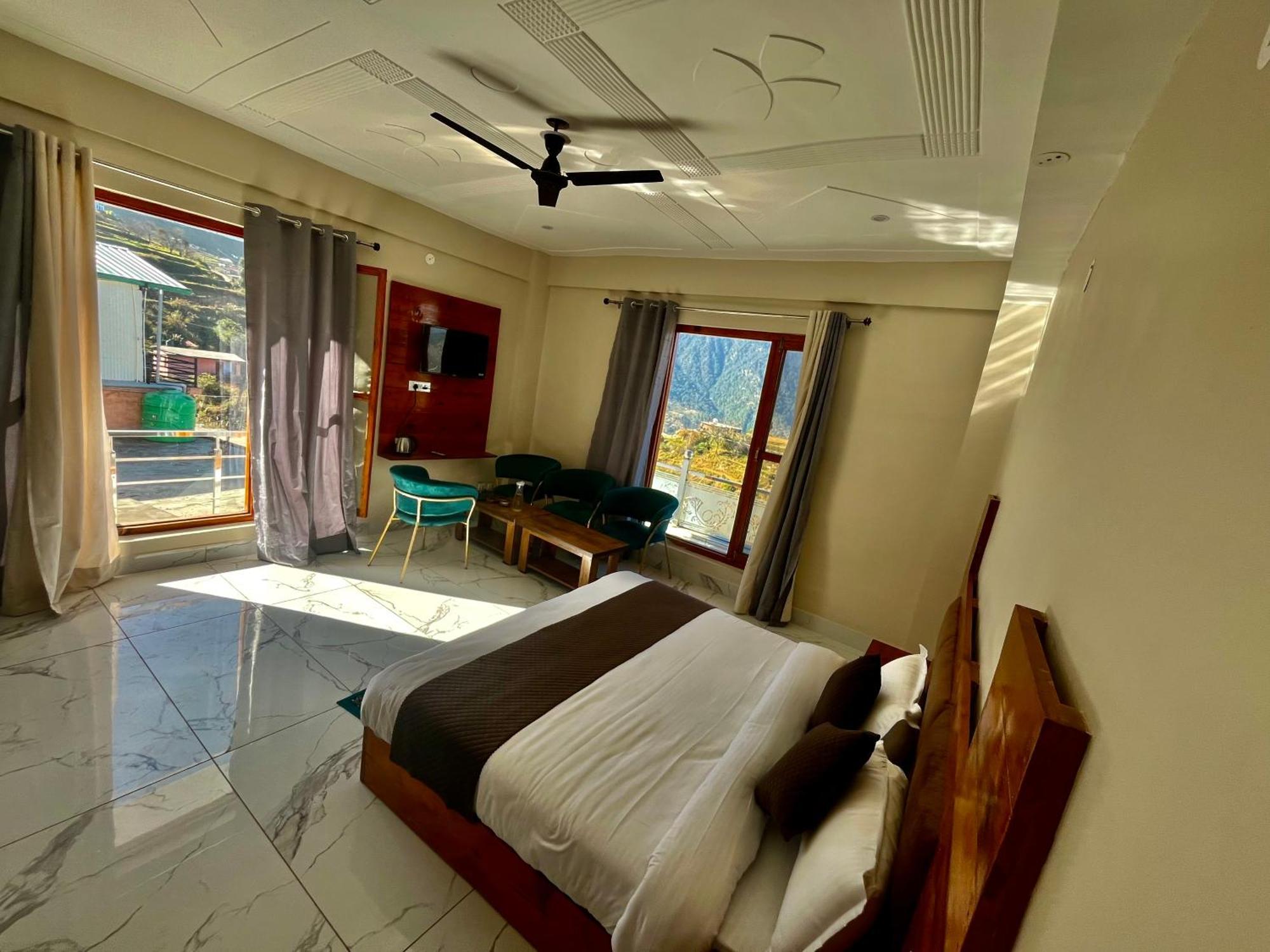 Himalayan Hill Top Resort Канатал Екстериор снимка