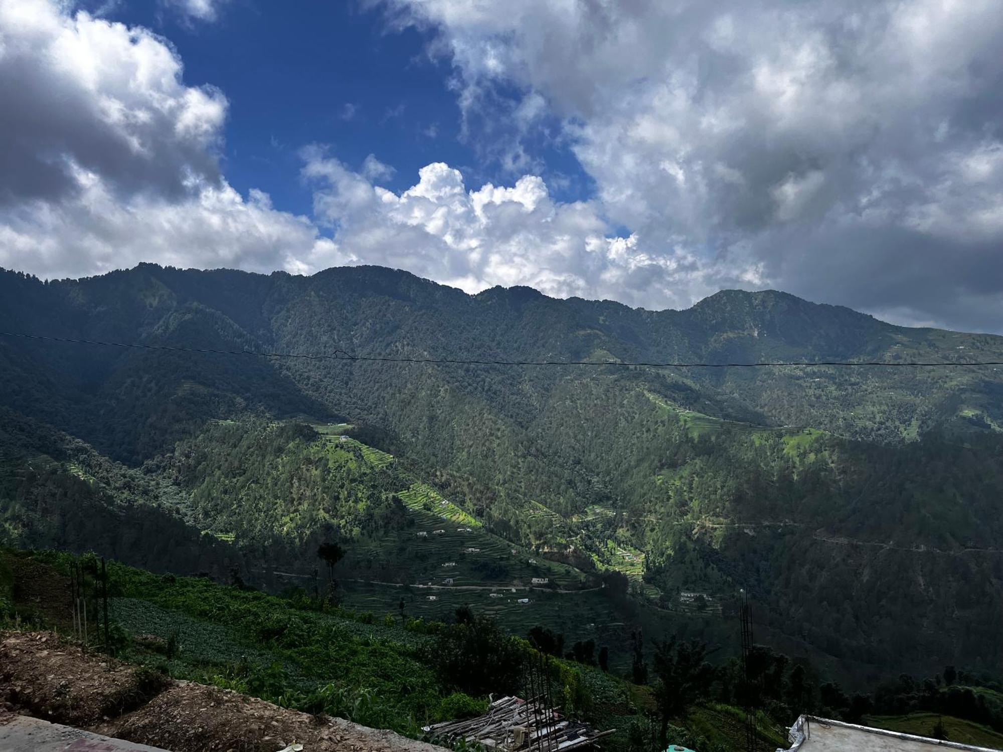 Himalayan Hill Top Resort Канатал Екстериор снимка