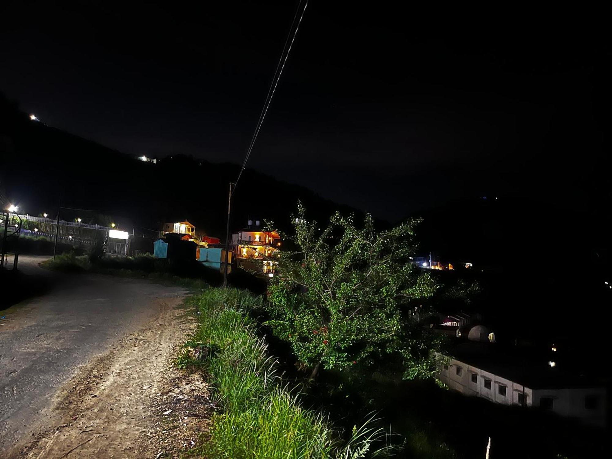 Himalayan Hill Top Resort Канатал Екстериор снимка