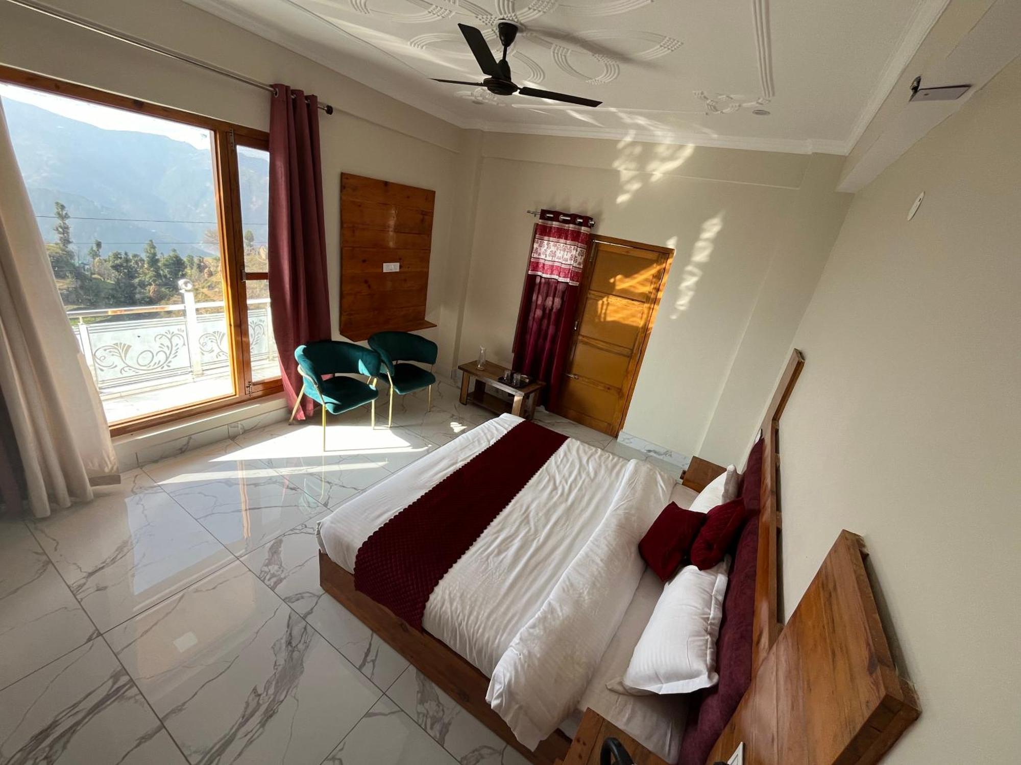 Himalayan Hill Top Resort Канатал Екстериор снимка