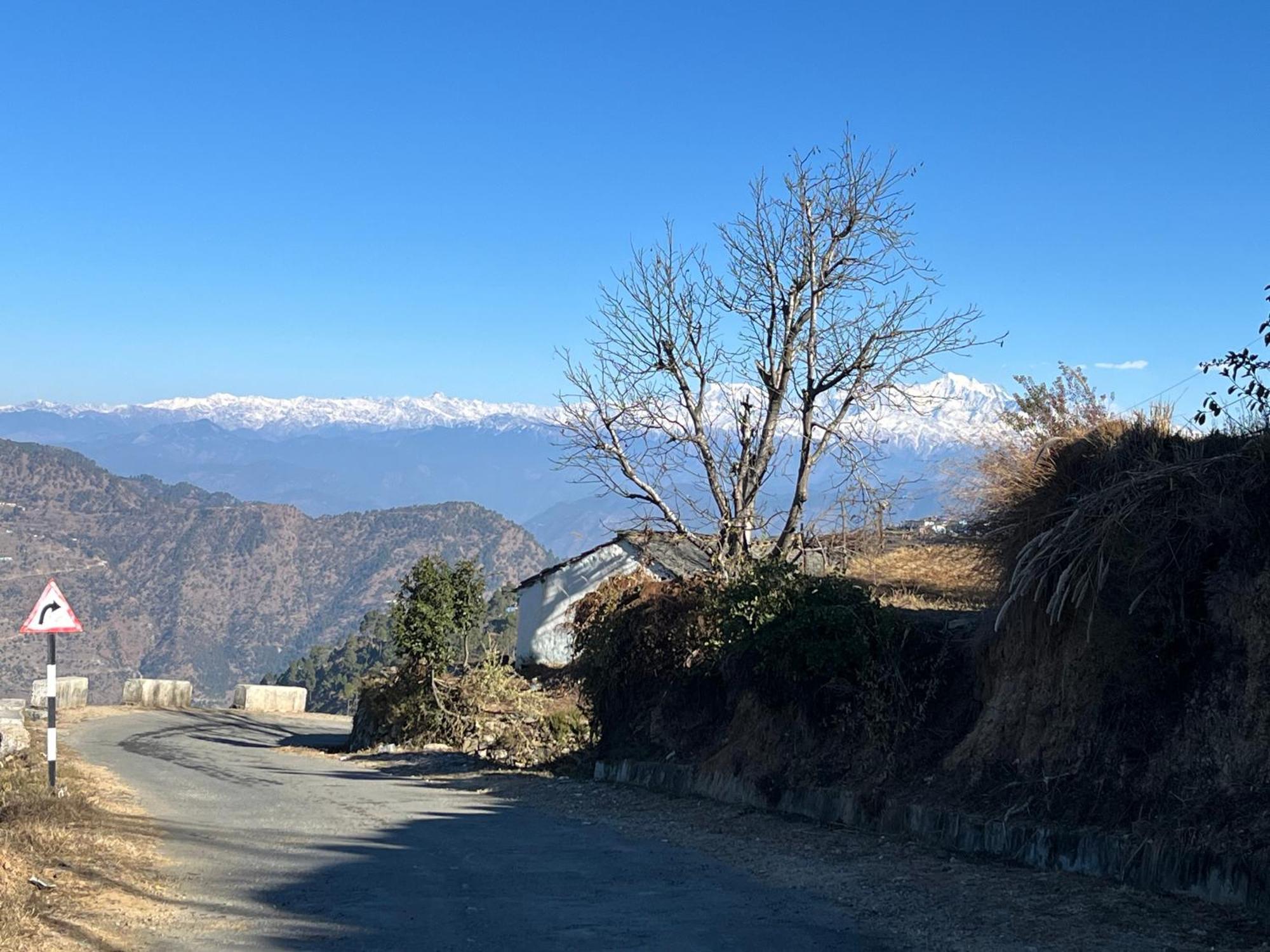 Himalayan Hill Top Resort Канатал Екстериор снимка