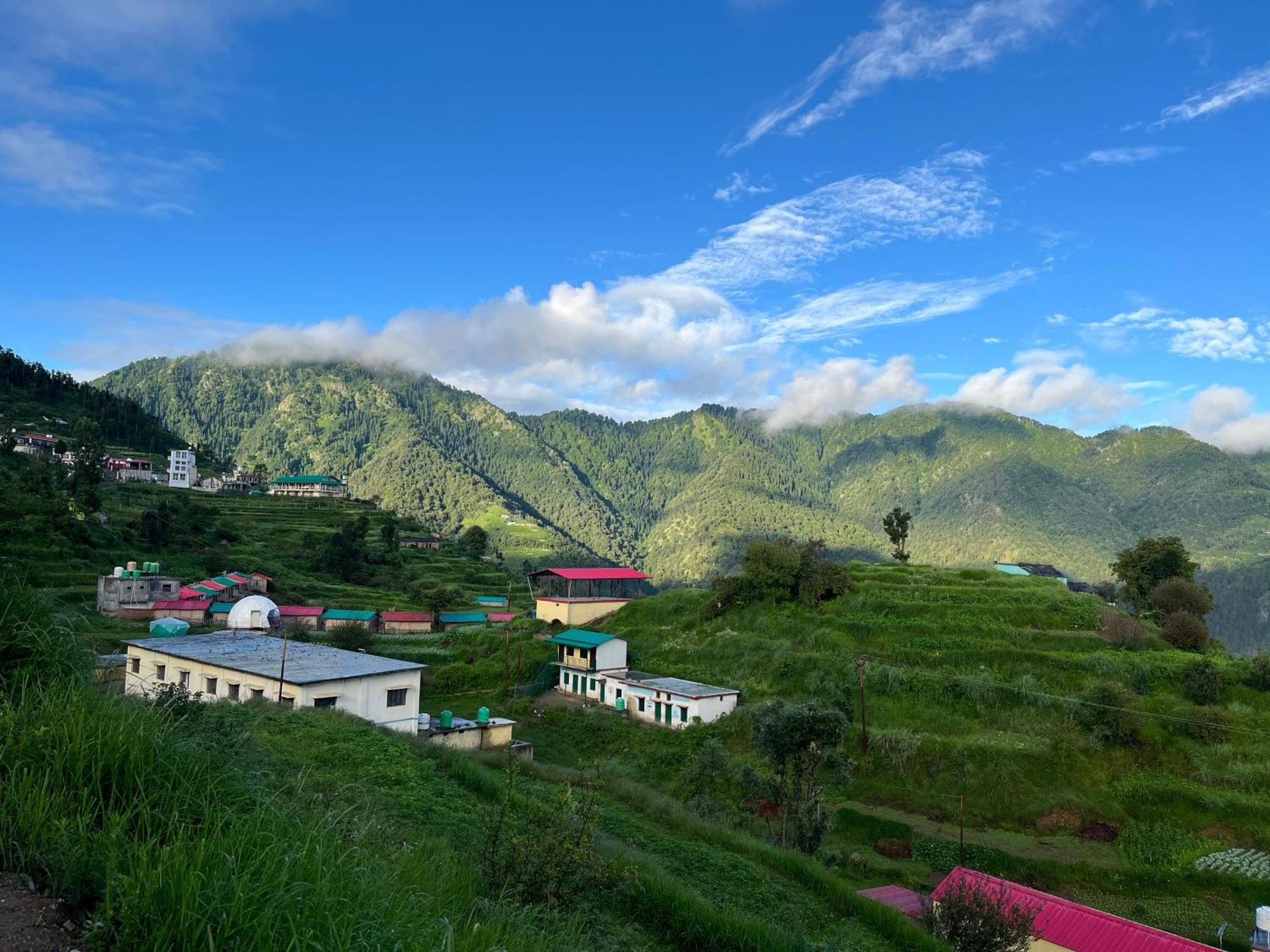 Himalayan Hill Top Resort Канатал Екстериор снимка